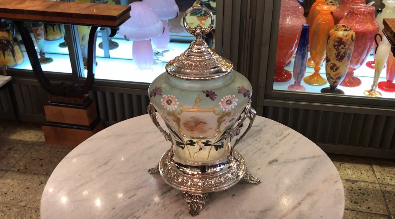 古董潘趣酒碗WMF装饰有花朵