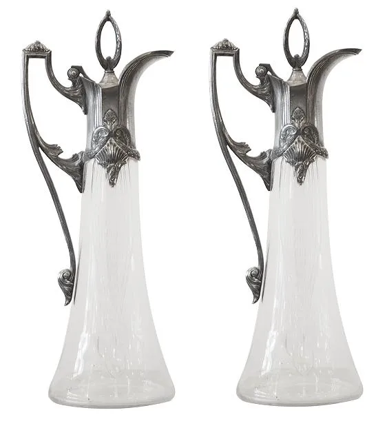 2 pichets WMF anciens avec décor élégant