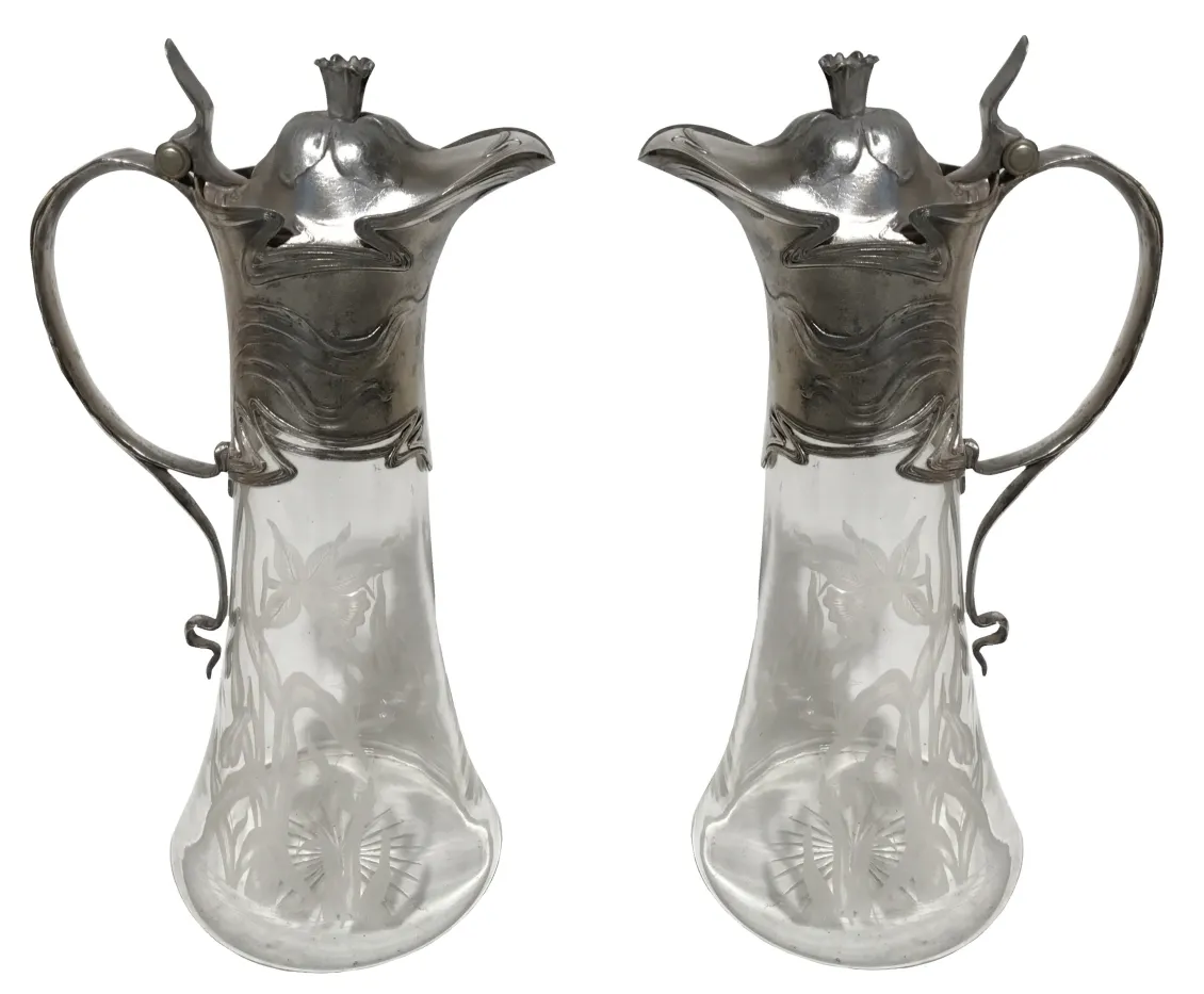 deux pichets anciens au design élégant WMF