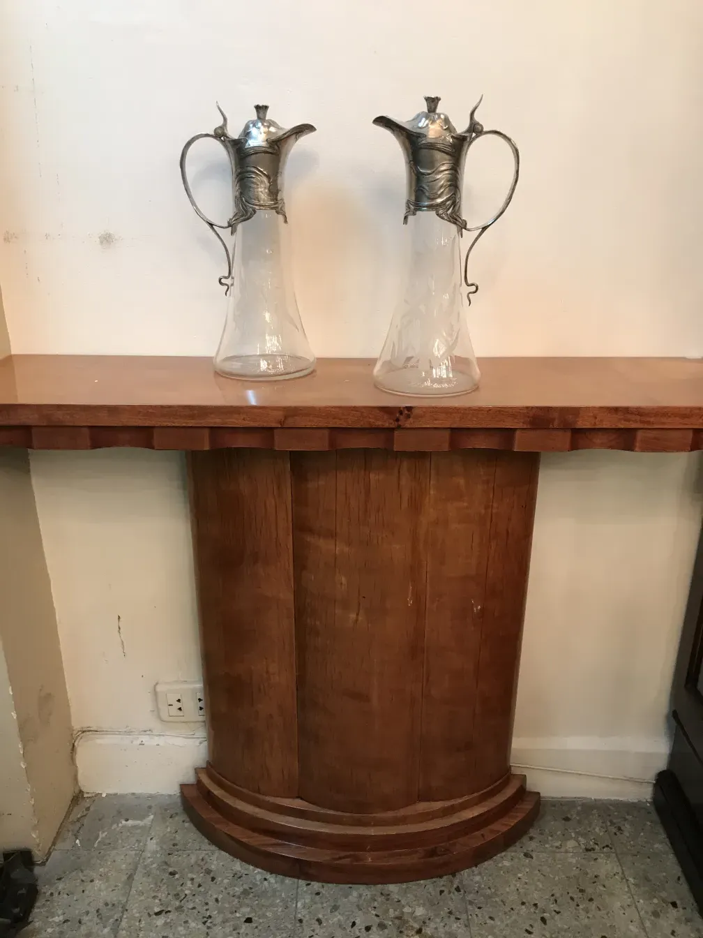 deux pichets anciens au design élégant WMF