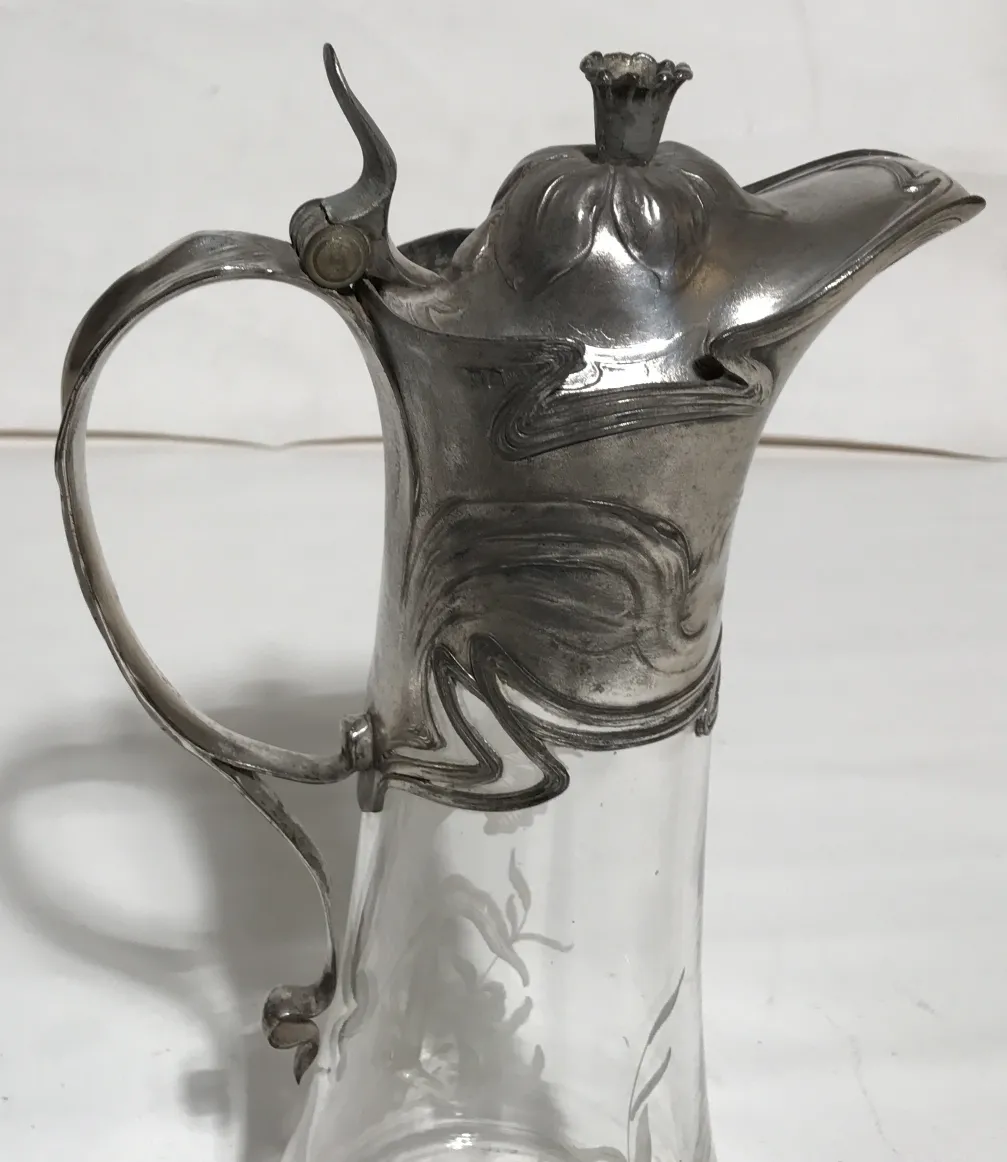 deux pichets anciens au design élégant WMF