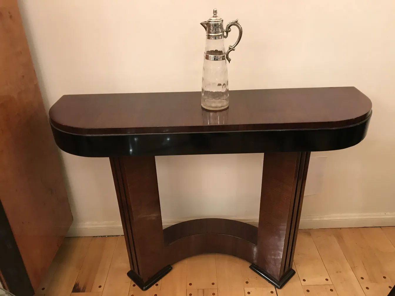 Pichet ancien en verre WMF avec un design élégant