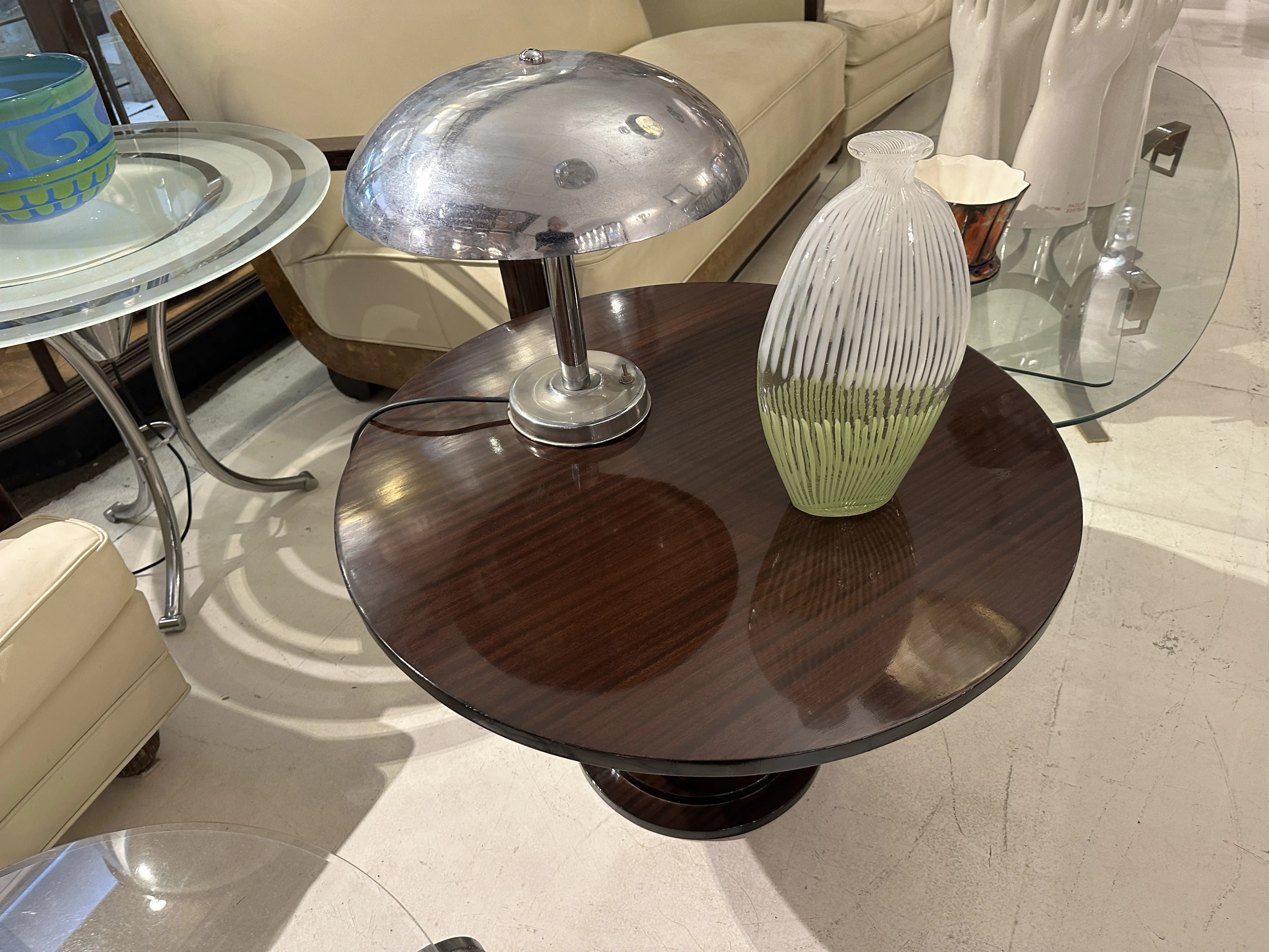 vaso antico di murano con motivi decorativi verdi e trasparenti