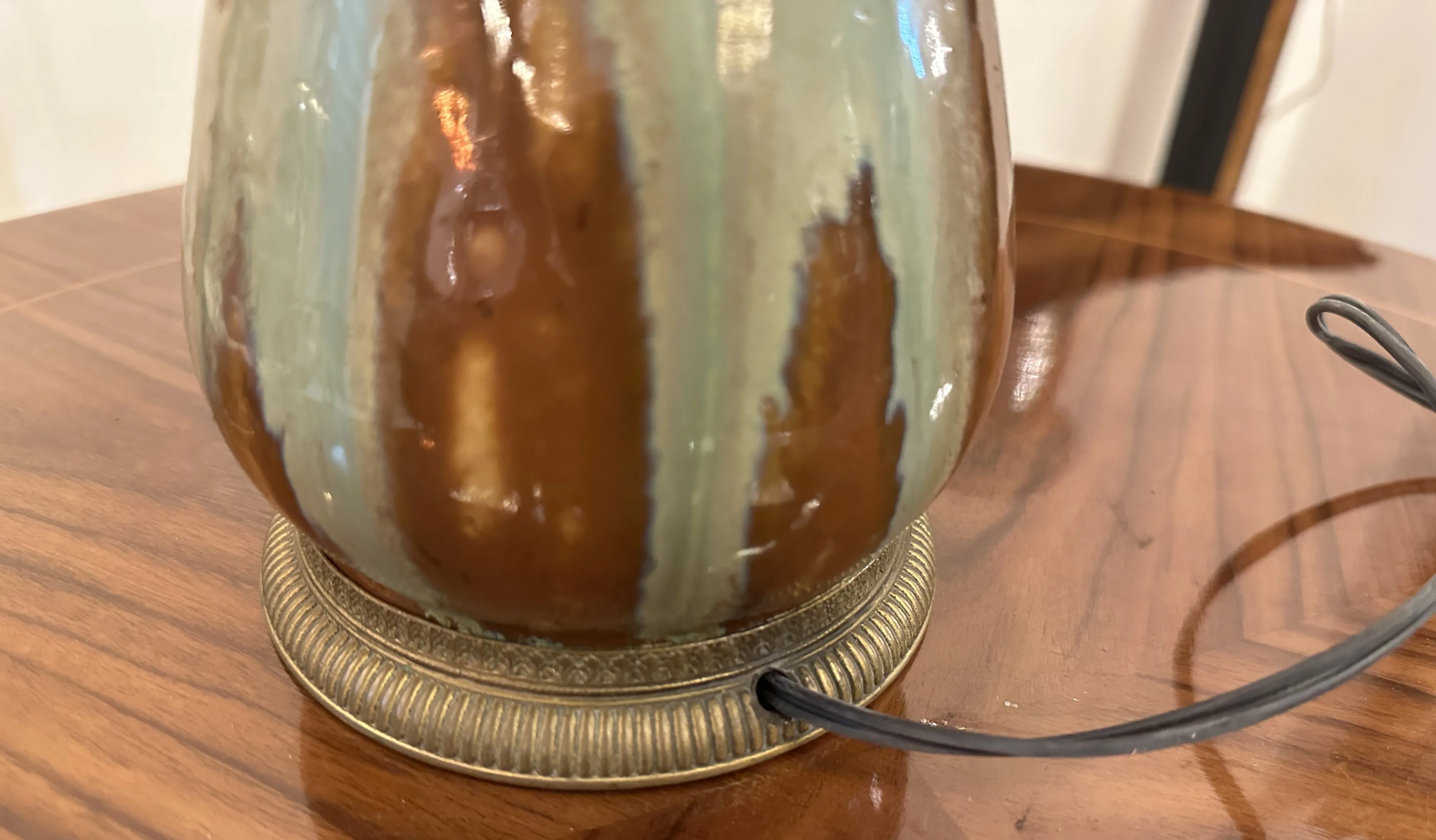 एलचिन्गर-फिल्स-सूफ्लेनहाइम-एल्सेस की पुरानी टेबल लैंप गर्म माहौल में