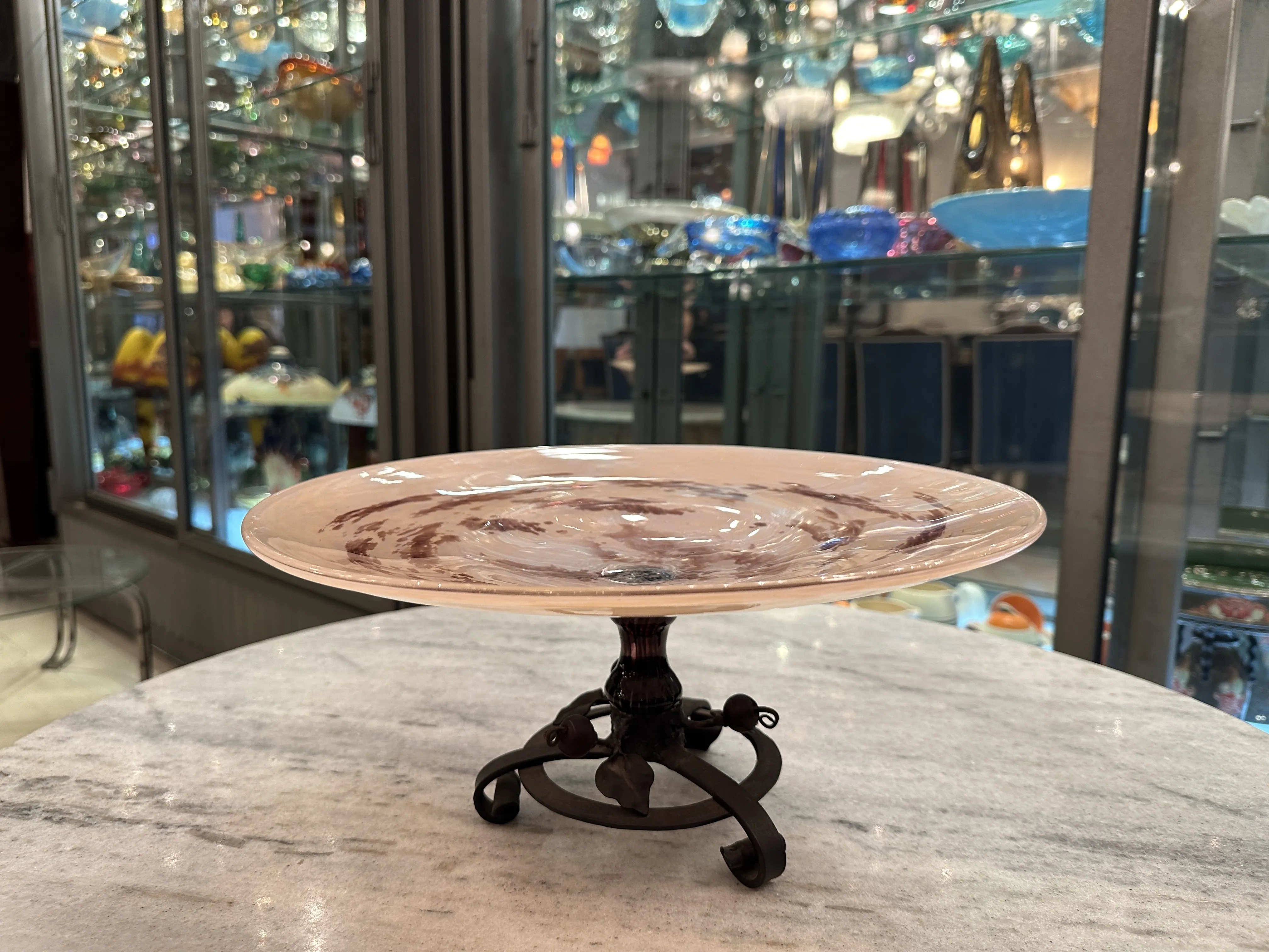 प्राचीन सजावट वाला ग्लास, धातु की बेस के साथ (Schneider)