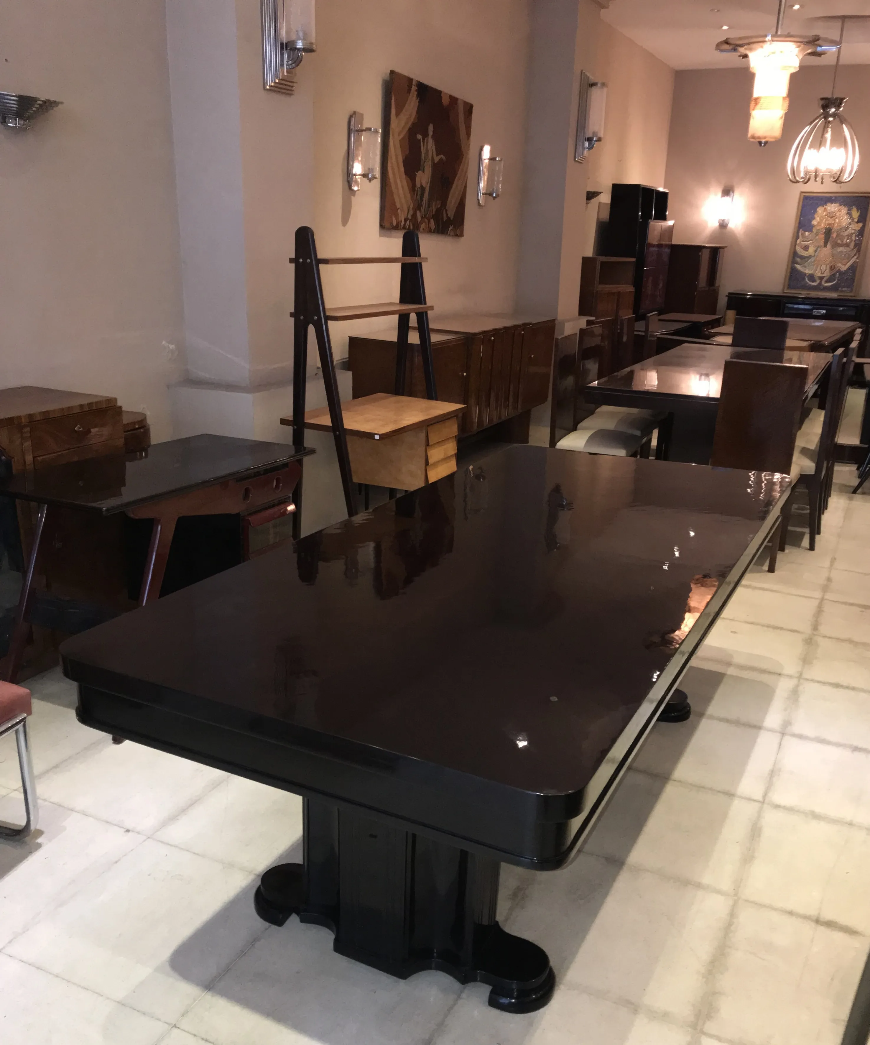 Antique art deco dining table for 10 people in an elegant setting.