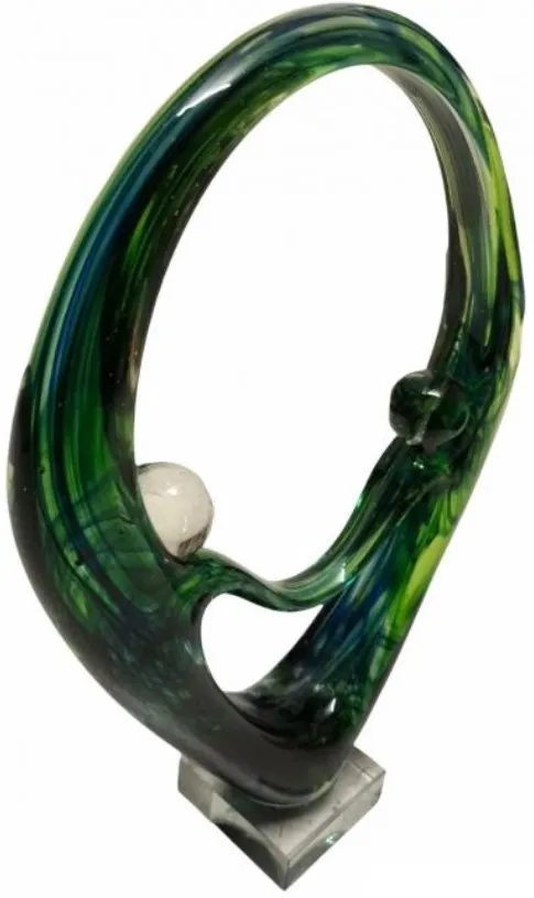 escultura de murano com cores verdes e azuis em forma elegante