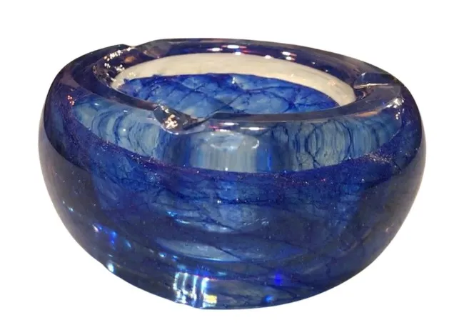 cinzeiro de cristal de murano com design azul e branco