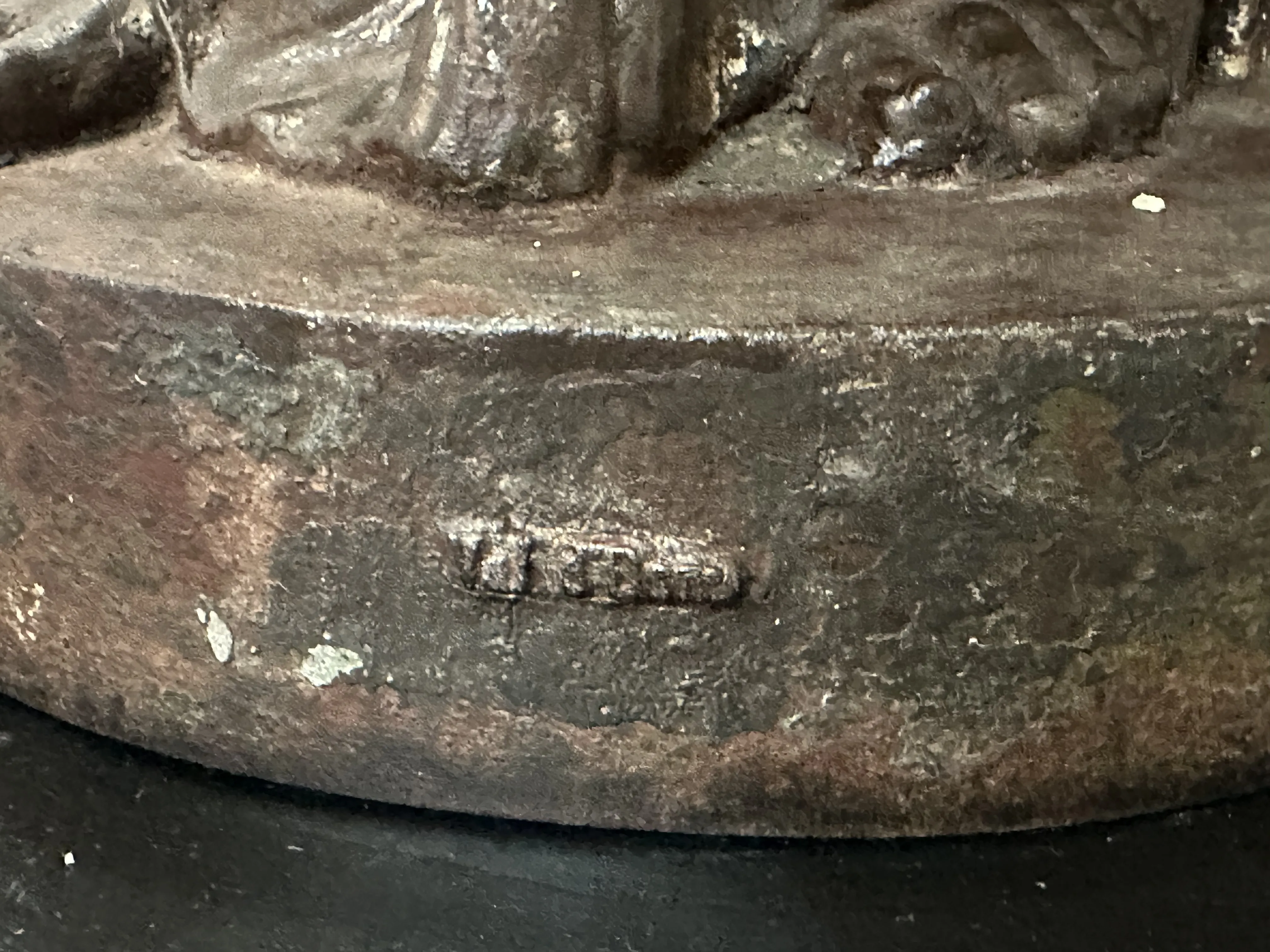 detalhe de um selo antigo val d´osne com desenhos