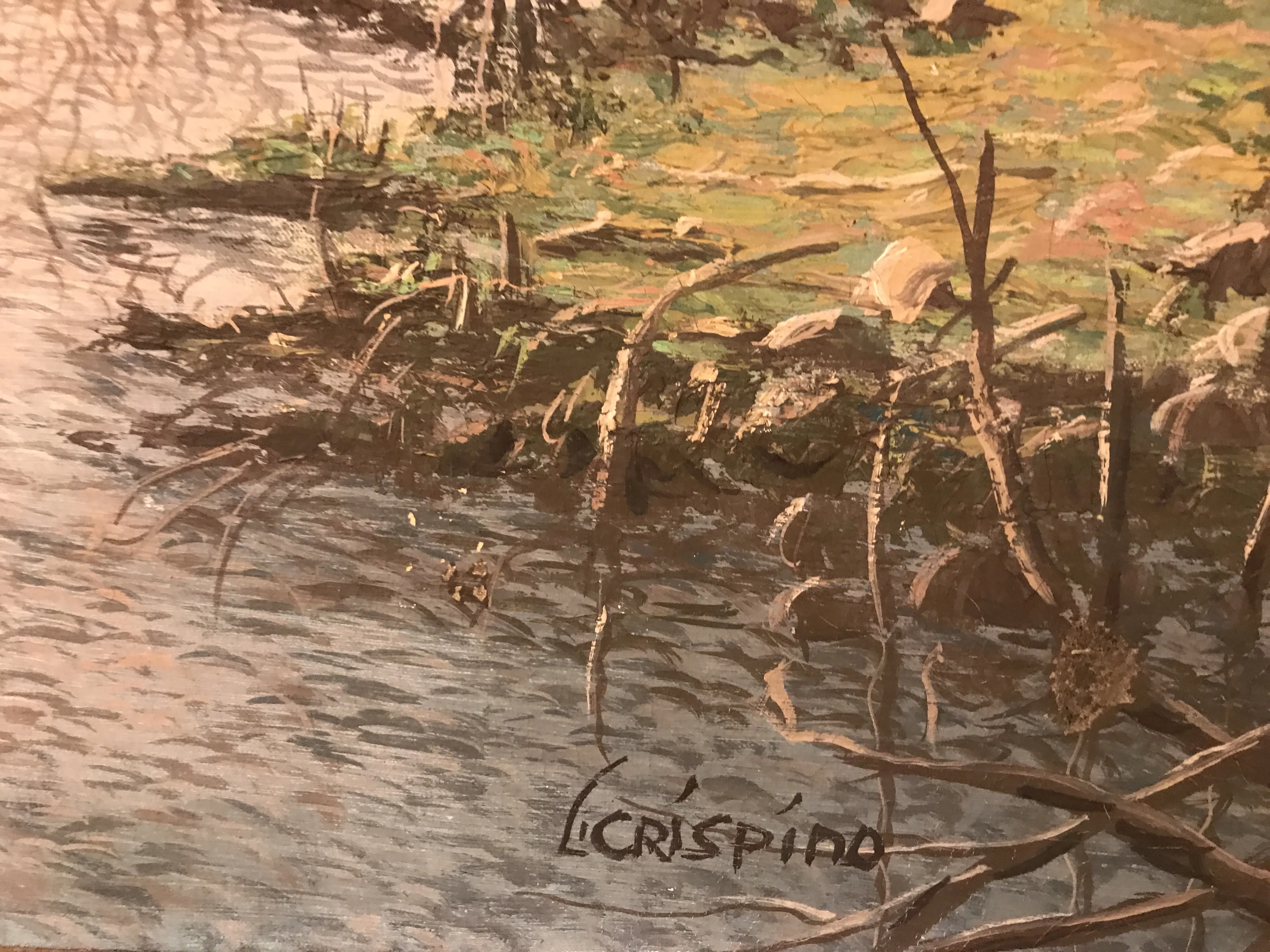 selo antigo luis crispino perto da água e vegetação
