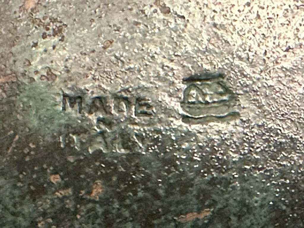 selo antigo com inscrição made italy em textura desgastada