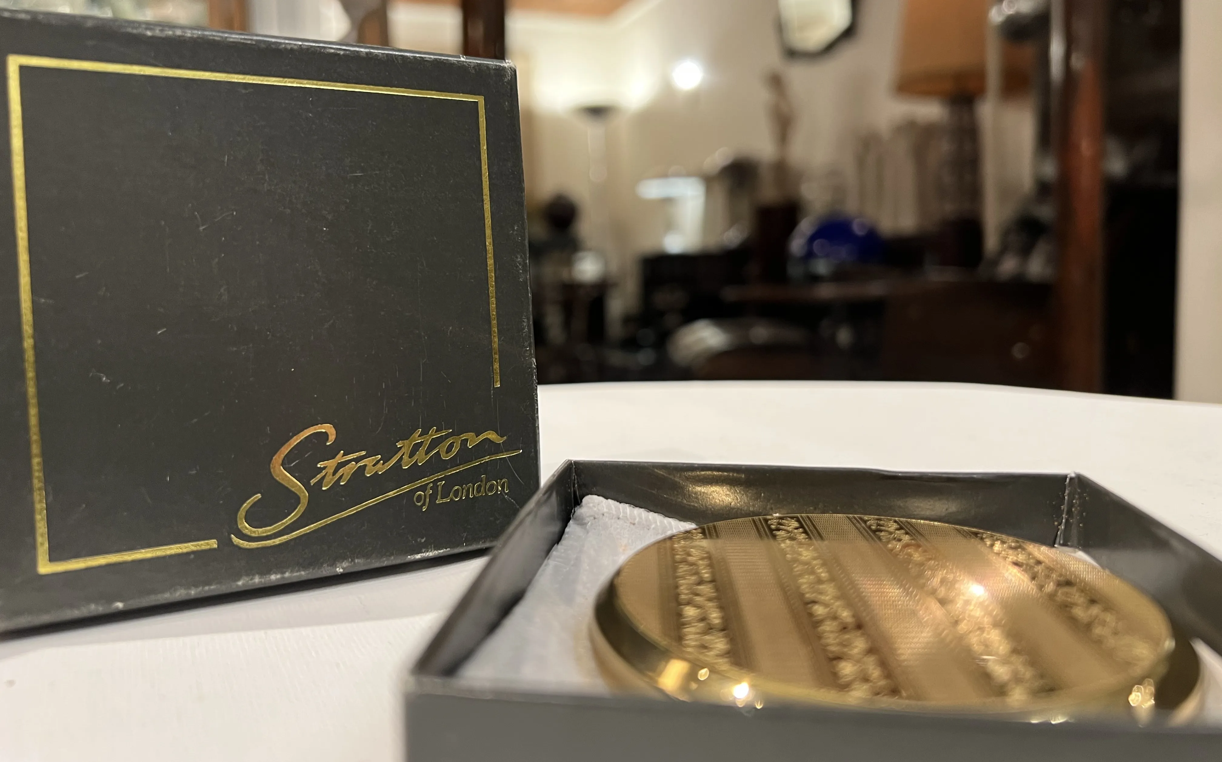 Stratton of London的古董印章在盒子里，装饰设计。