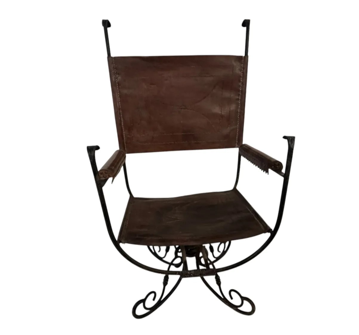 Antiker Sessel im Art Deco-Stil mit gebogenem Eisen-Design und Armen.