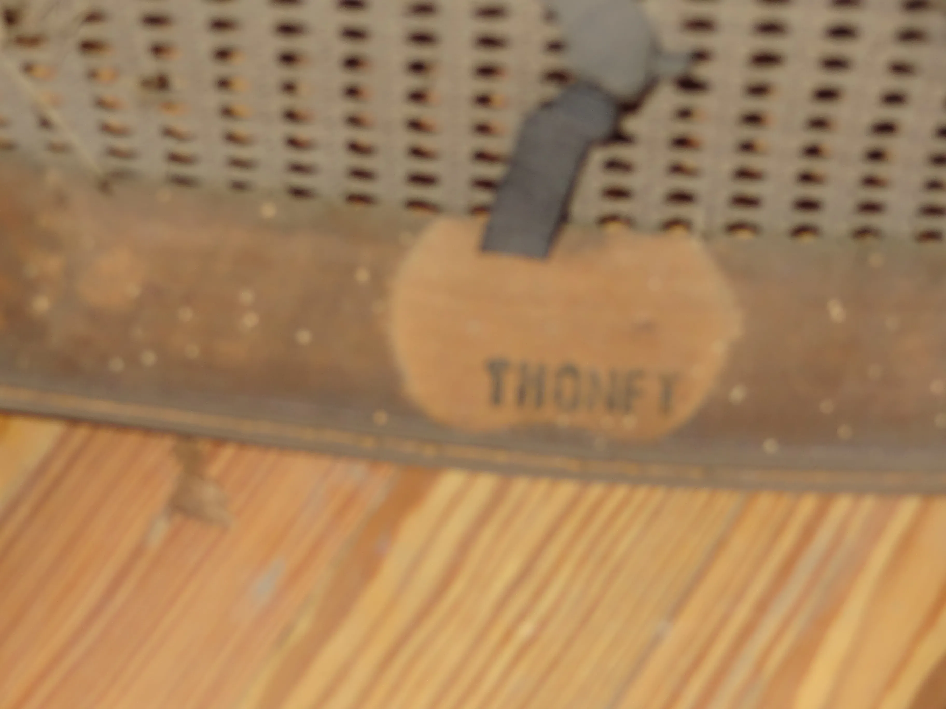 altes Siegel mit Gravur auf Holz