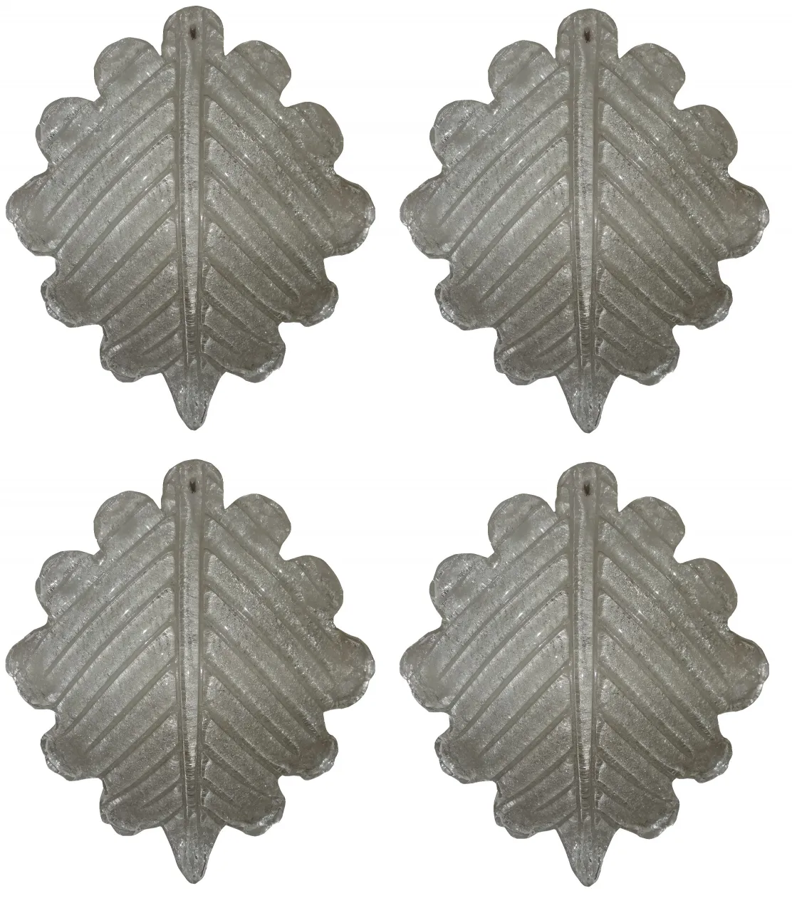 Antique leaf-shaped sconces, decorative and elegant. Cozy ambiance.