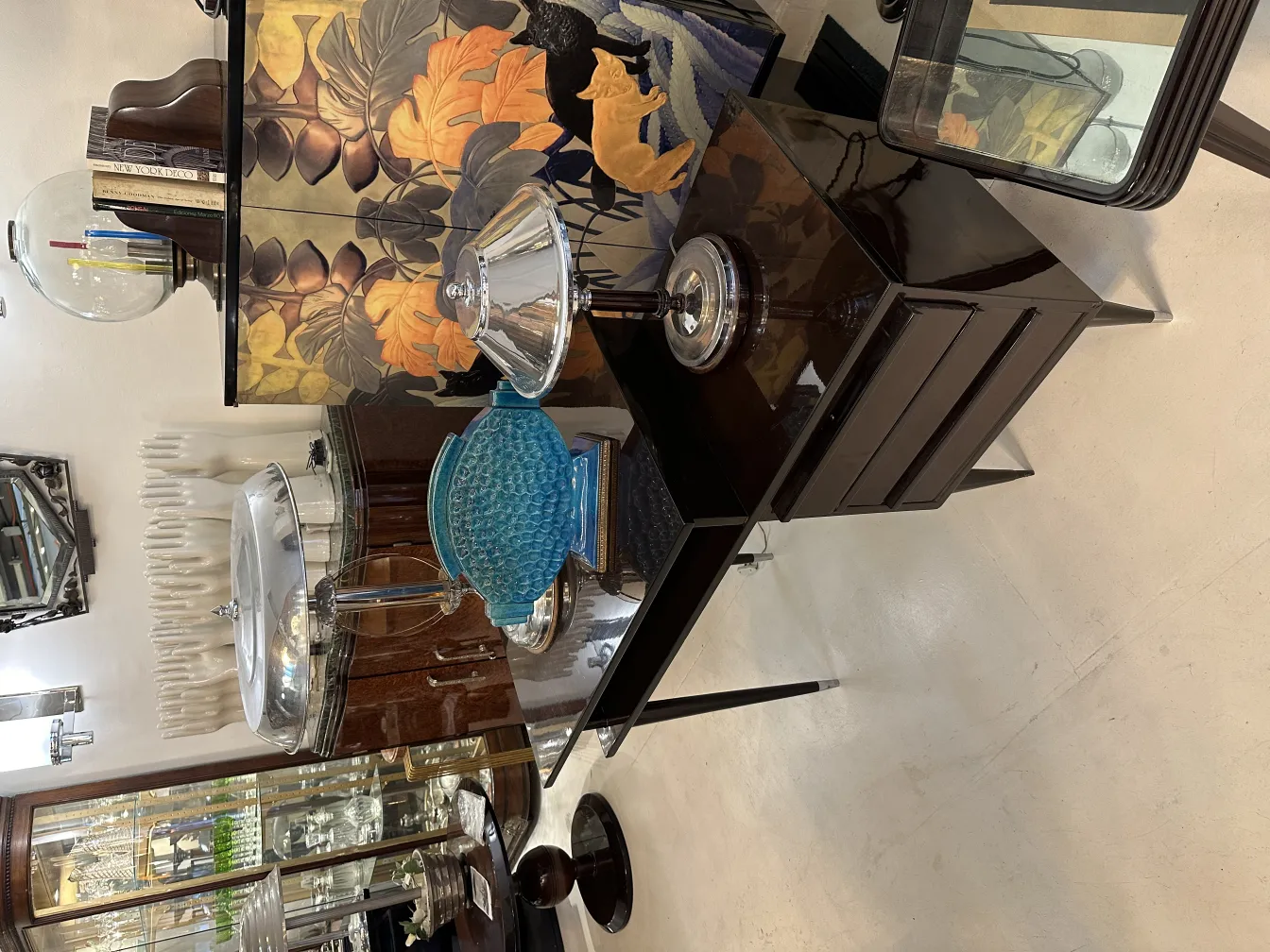 古董陶瓷在优雅环境中的装饰性展示