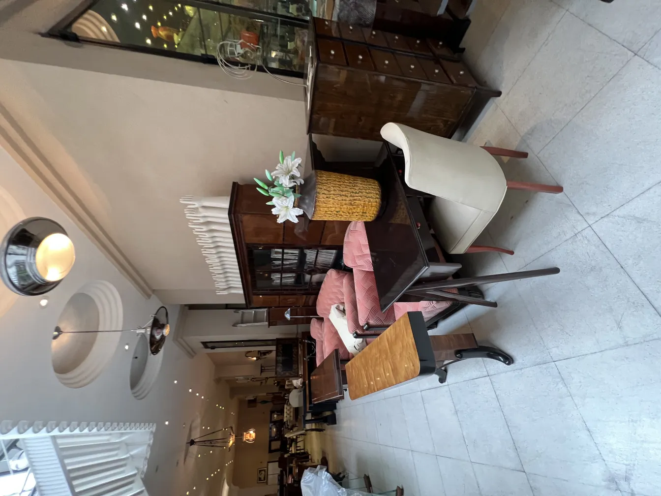 ceramica antica decorativa in un ambiente accogliente