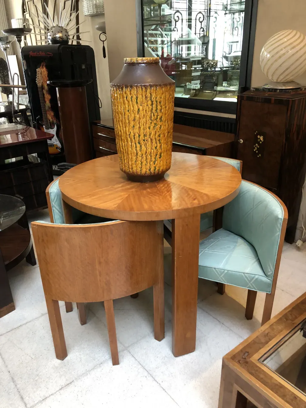 Antique ceramic vase from Carstens Tönnieshof on a table