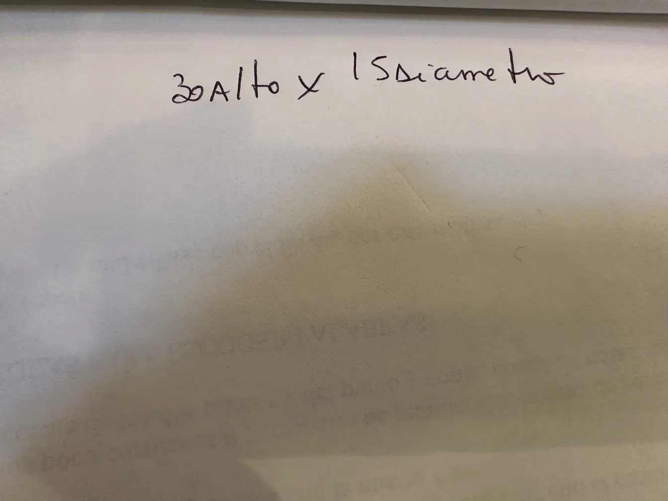 Ceramica antica con dimensioni scritte su carta