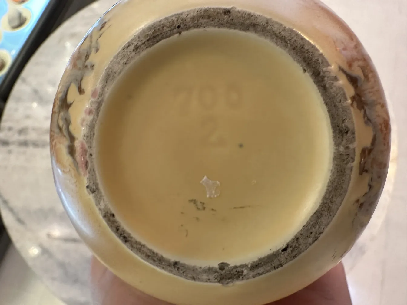 古董陶瓷底部，经典装饰，细节清晰可见