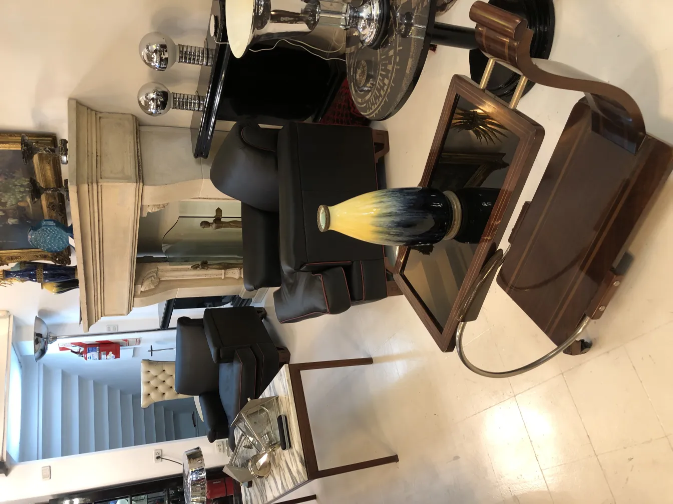 고전적인 도예 꽃병, 눈에 띄는 장식.