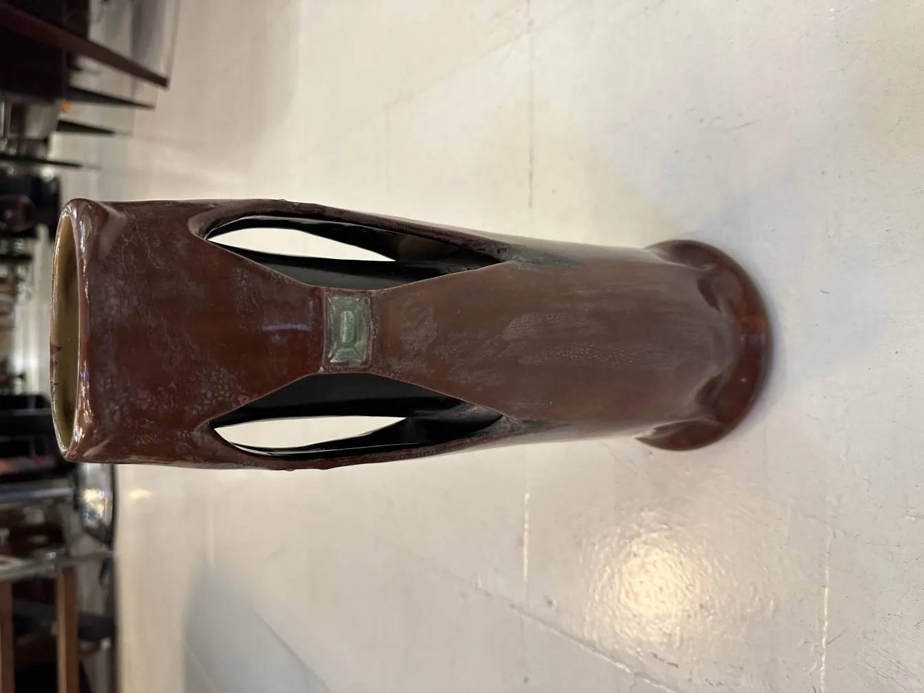 古董装饰陶瓷，形状独特，细节明显