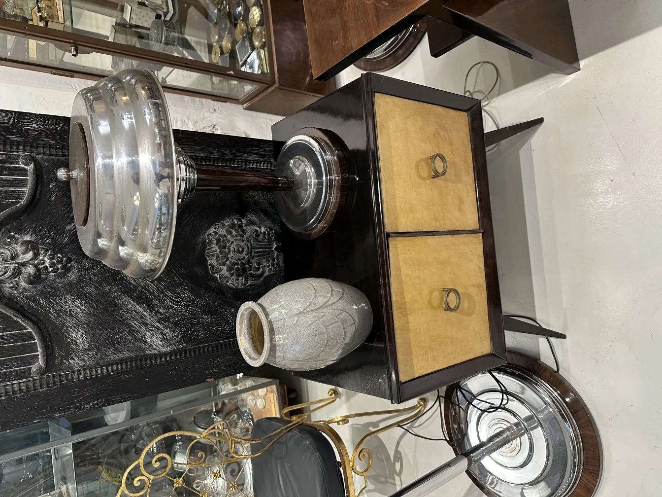 vase en céramique décoratif avec un design subtil