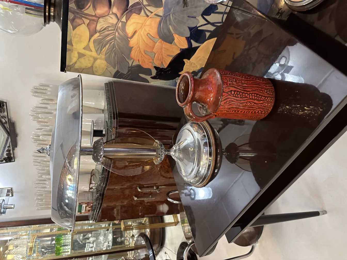 Céramique ancienne décorative rouge avec texture unique