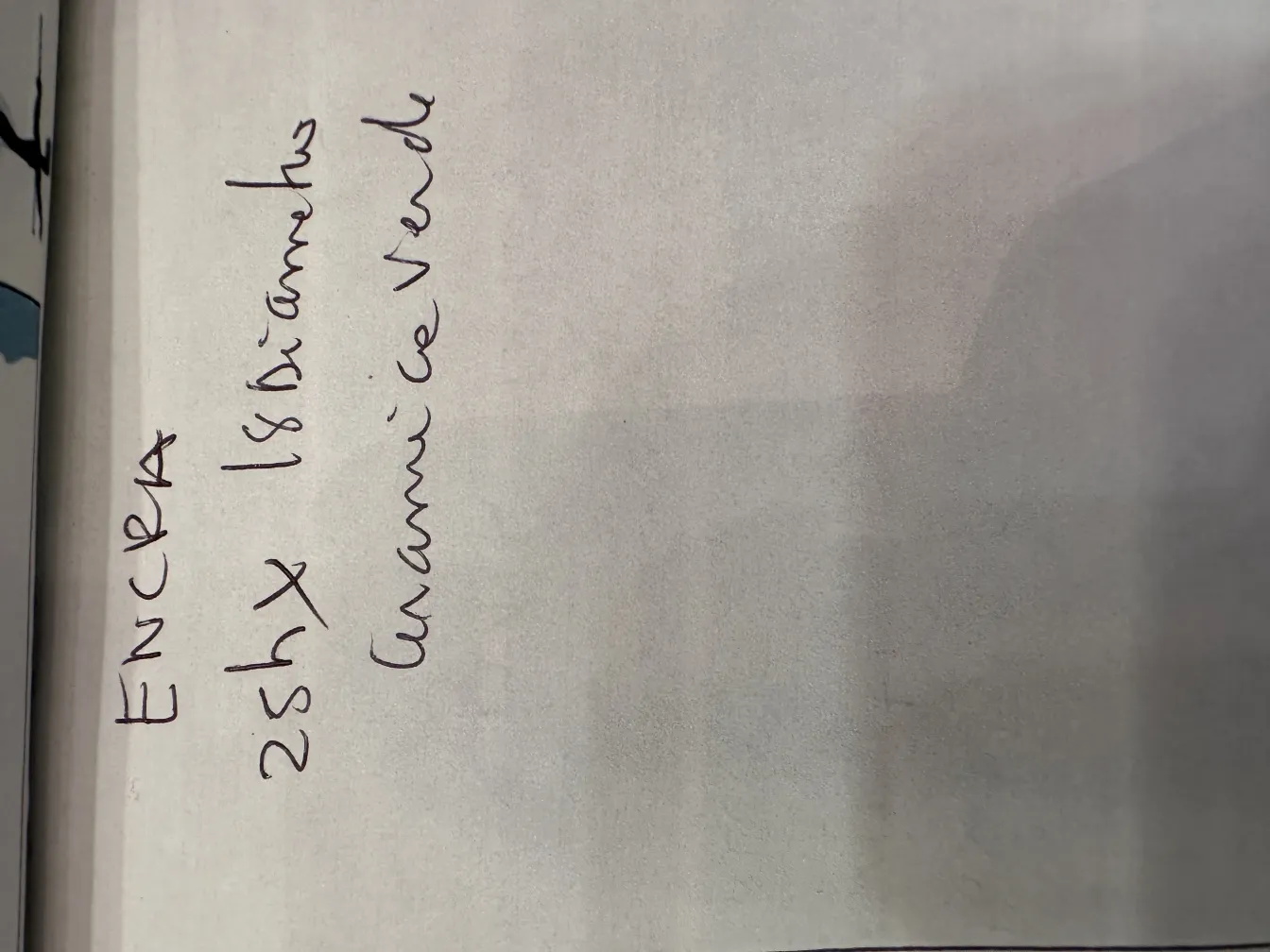 Старинная зеленая керамика с уникальными деталями.