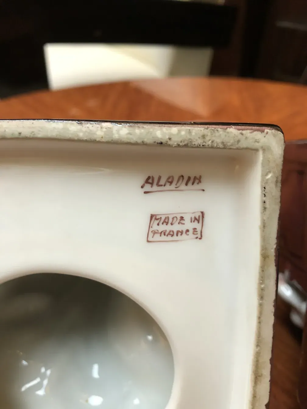 Antica ceramica Aladin con design elegante dalla Francia.