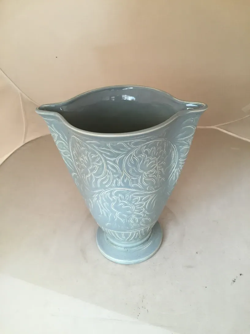 Vaso antico in ceramica Beswick grigio con motivo floreale.