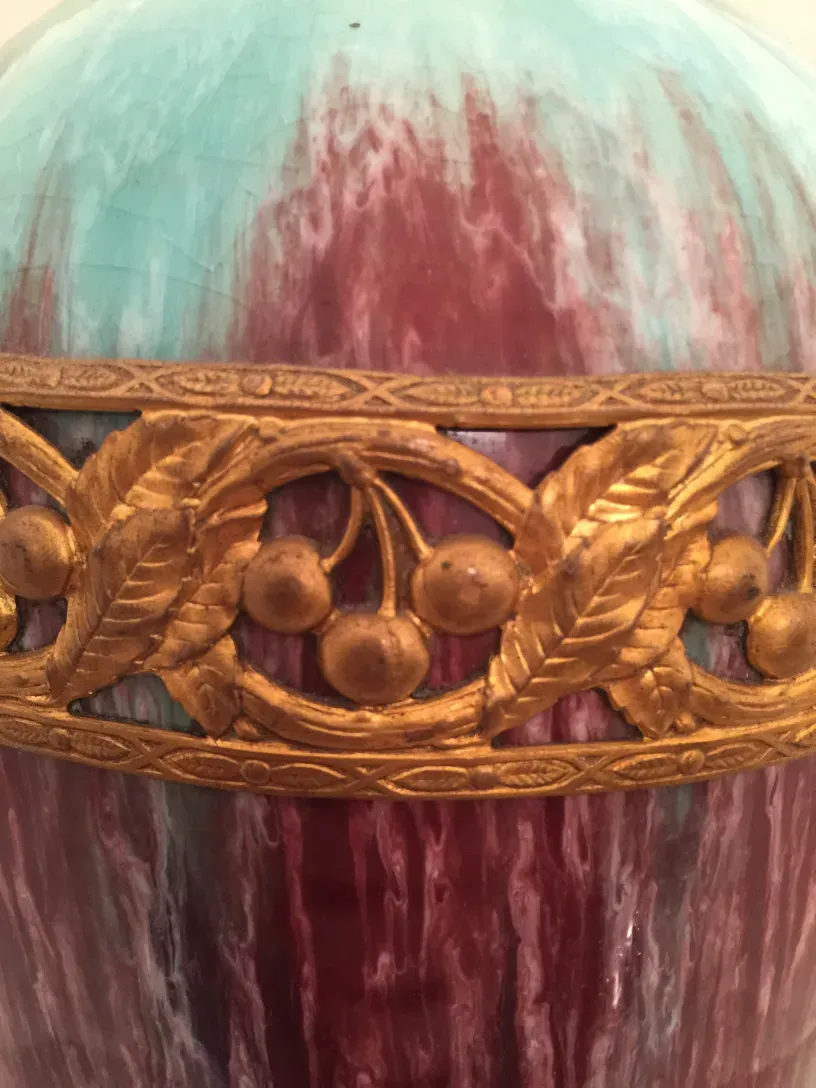 Vaso antico in ceramica Boch frères con decorazione dorata