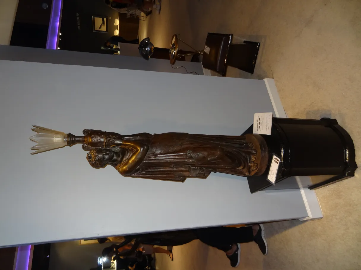 sculpture antique de Val D´OSNE dans un musée