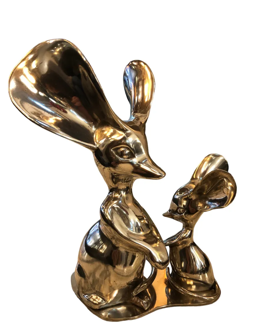 Helle Metallschmuckstatuen, moderner Stil, Antiquität.