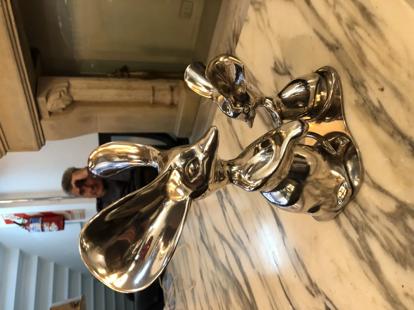 تمثال قديم لحيوانات، لامع ومفصل.