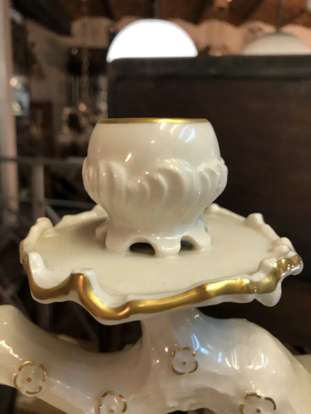 Figura de cerâmica antiga com detalhes em dourado, Hutschenreuther Selb