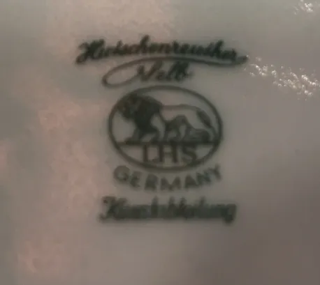 Ceramica antica dalla Germania con marchio e leone.