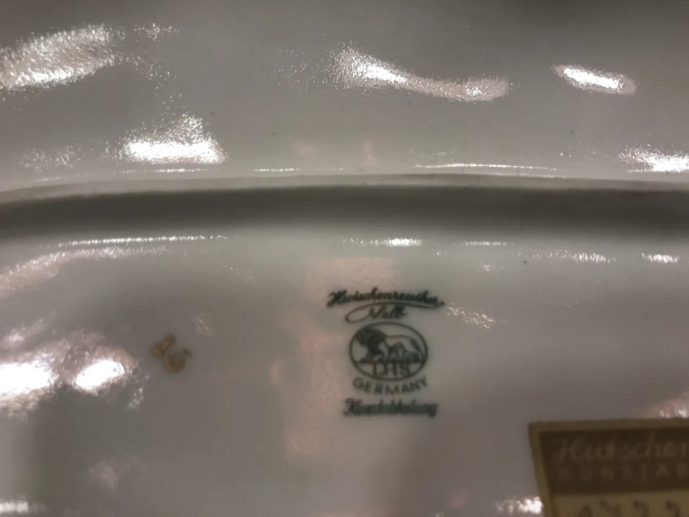 装飾的なディテールを持つ古いドイツの陶器