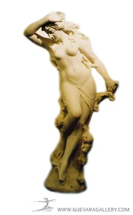 escultura antiga de A. Piazza, figura feminina elegante