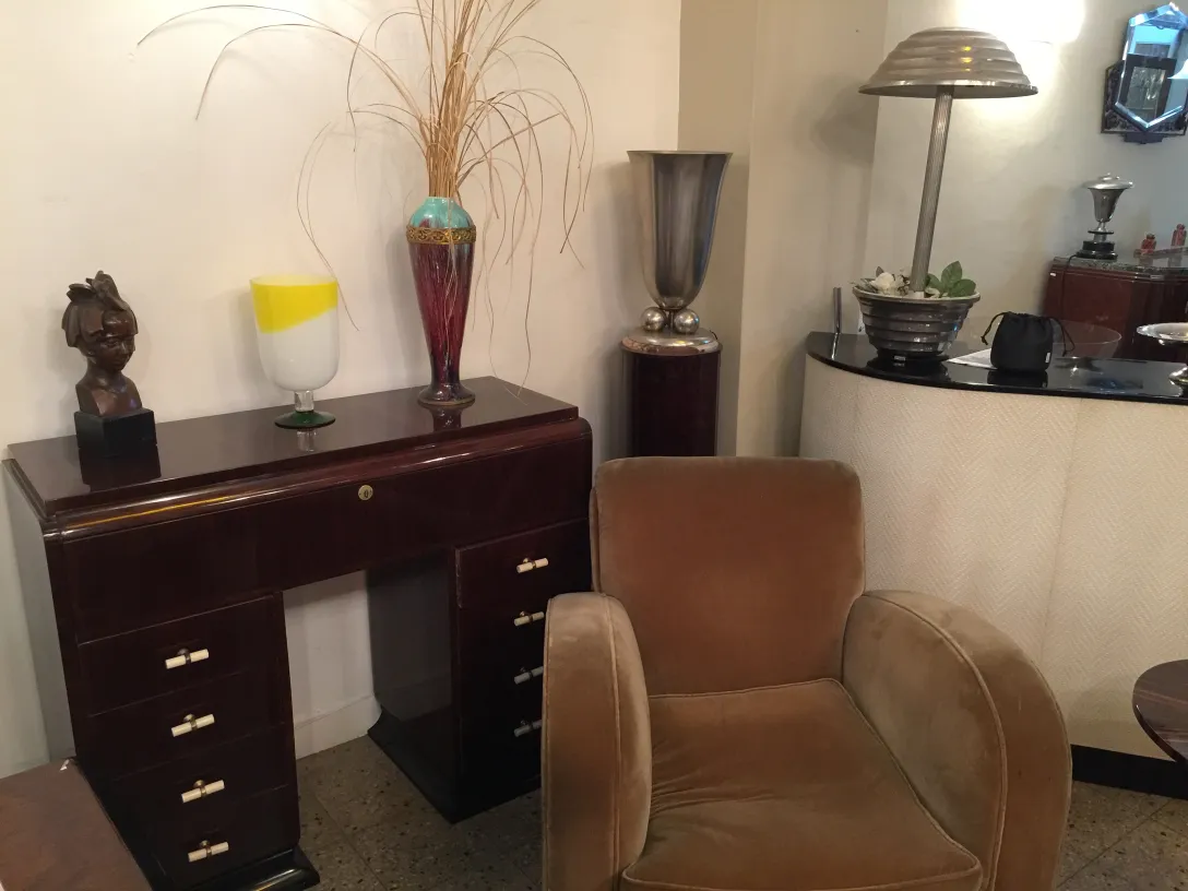 coluna antiga com decoração elegante no ambiente