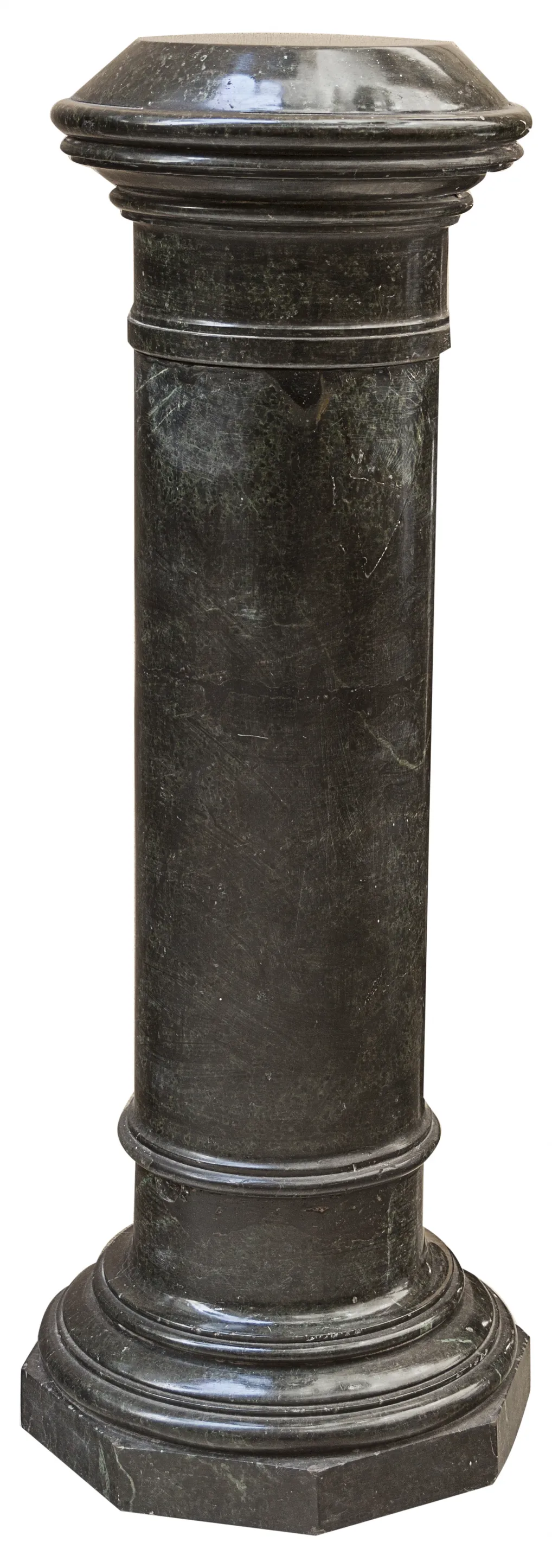 Античный декоративный столбец черного цвета с основанием.