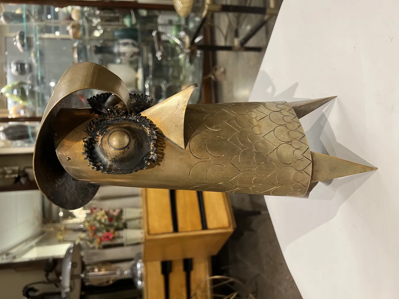 antike skulptur mit abstrakter form und einzigartigen details