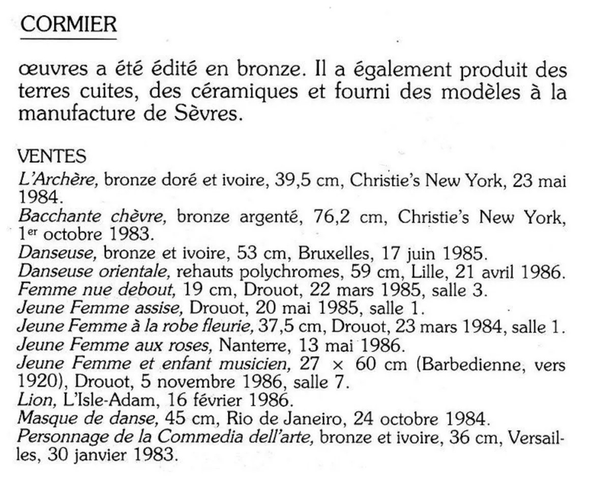 sculpture ancienne avec des détails élaborés et un style classique. Cormier Joseph Descomps est notable dans son travail.