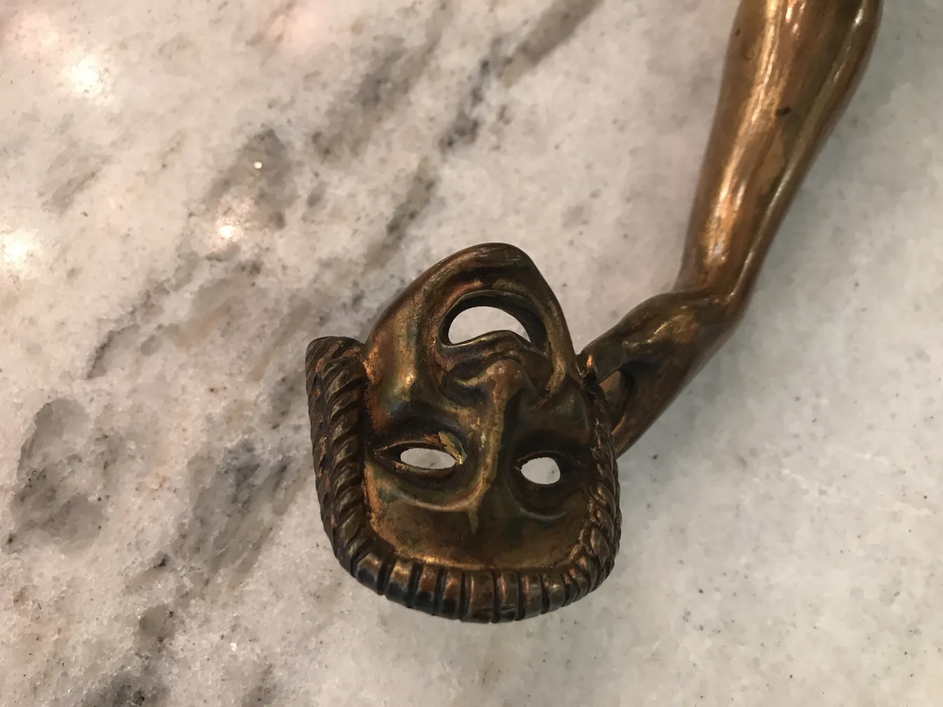 古代雕塑微笑面孔形状，cormier joseph descomps