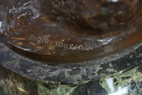 антикварная скульптура Mathurin Moreau на декоративной основе