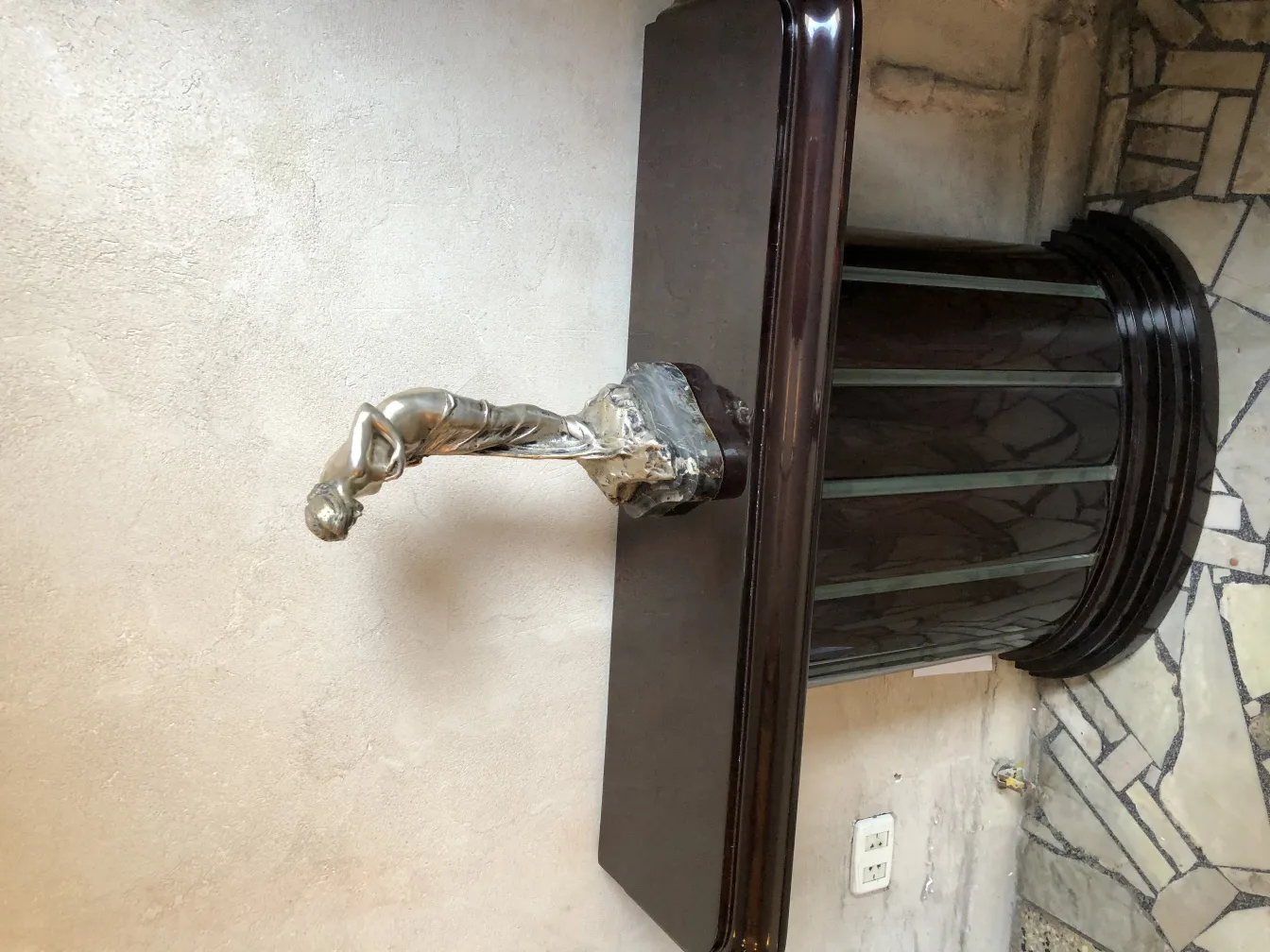 античная скульптура человеческой фигуры на основе