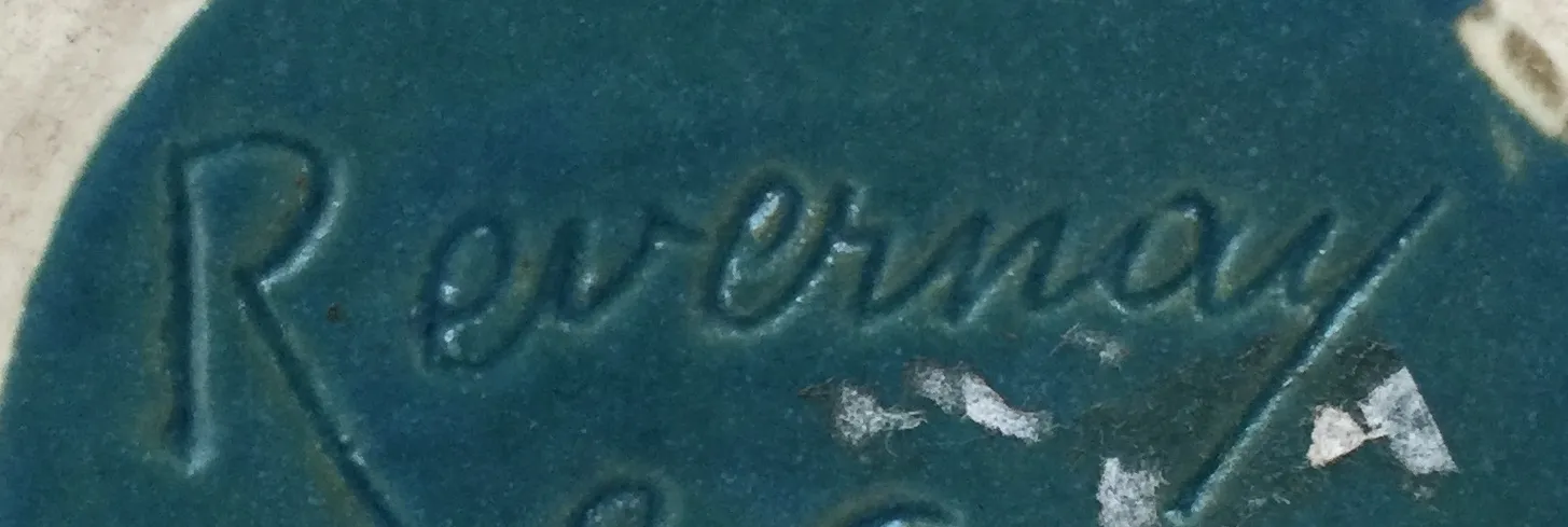 Antike Keramik mit charakteristischer blauer Oberfläche