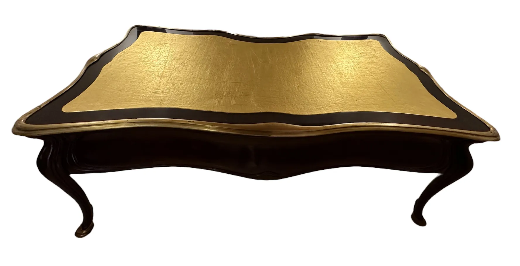 escritório antigo de Gustave Keller com detalhe dourado, elegante e distinto