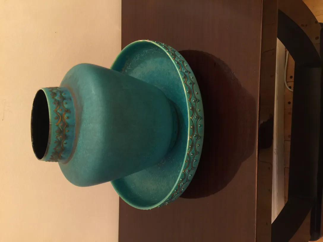 Vaso cerâmico antigo decorativo na cor turquesa