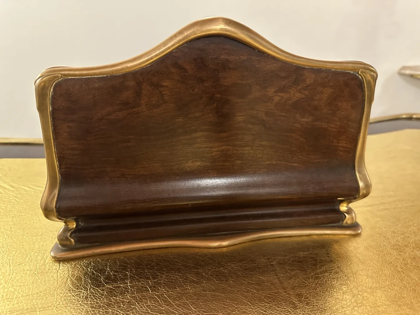 escritorio antiguo Gustave Keller con un diseño elegante